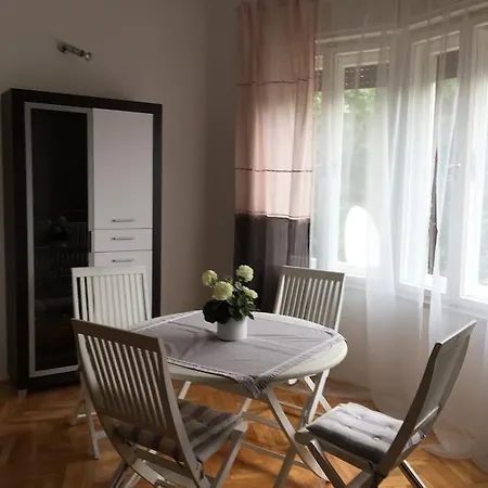 Deluxe Tanja