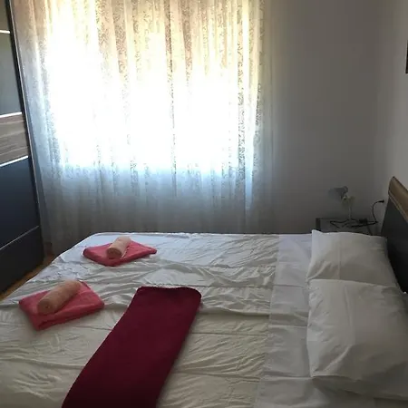 Deluxe Tanja Pola